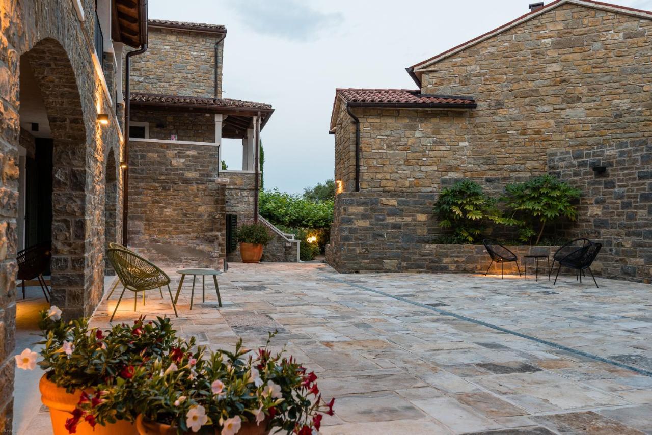 L'Abbraccio Della Quercia Apartment Momjan Bagian luar foto