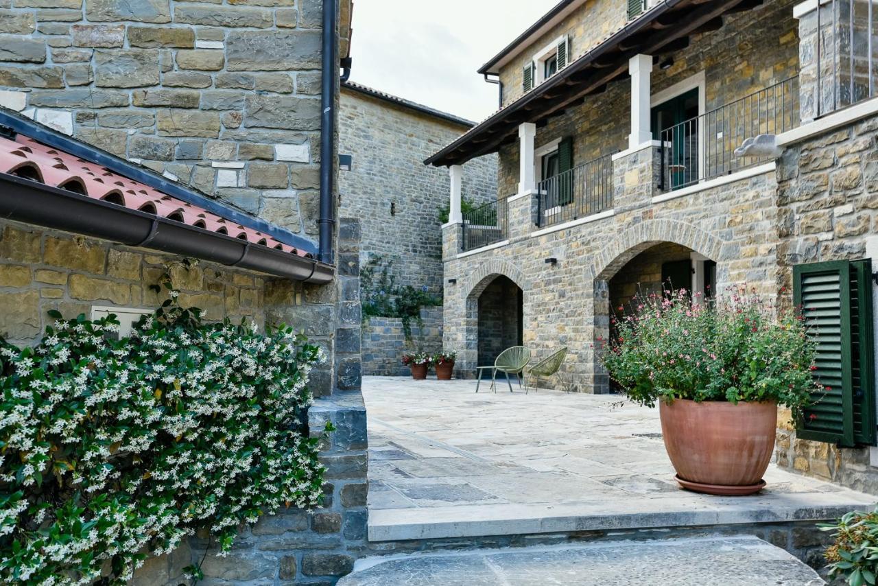 L'Abbraccio Della Quercia Apartment Momjan Bagian luar foto