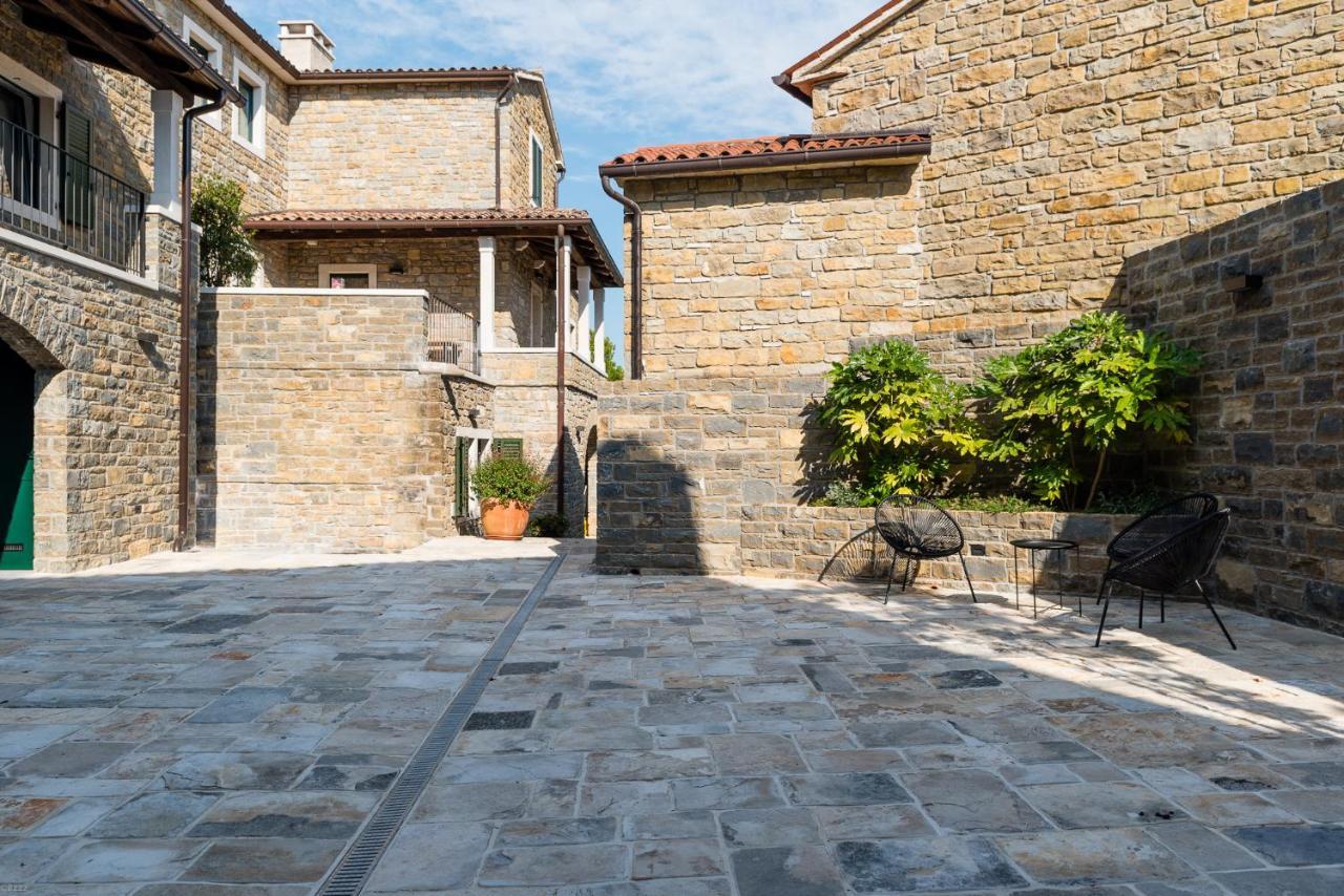 L'Abbraccio Della Quercia Apartment Momjan Bagian luar foto