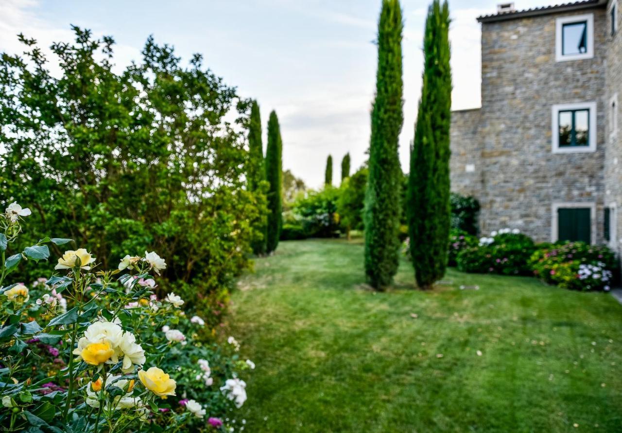 L'Abbraccio Della Quercia Apartment Momjan Bagian luar foto